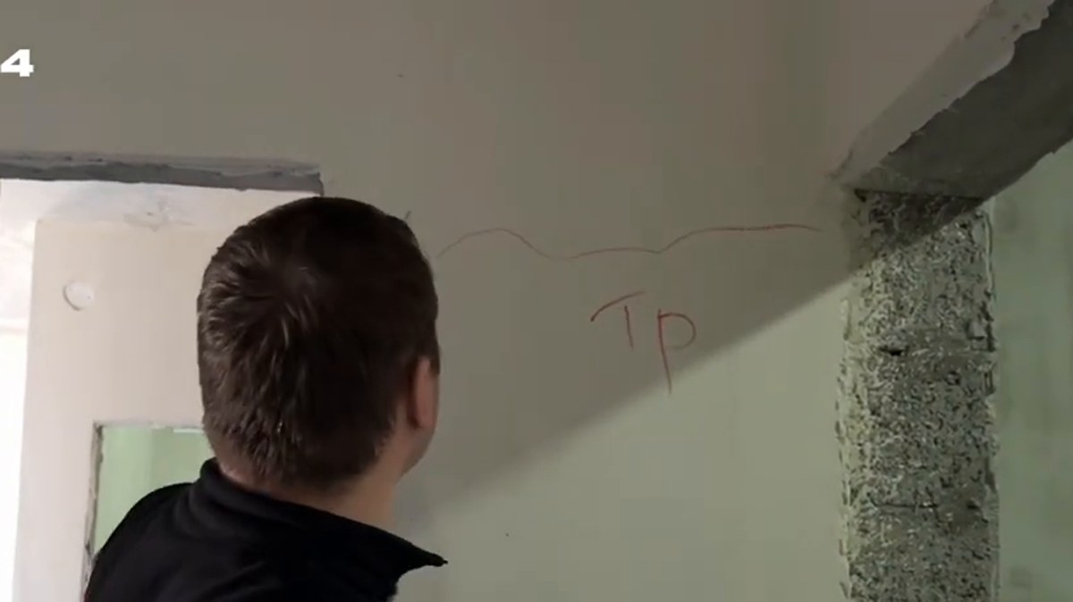 Стены: Вторая трещина в верхней части стены (другое место)