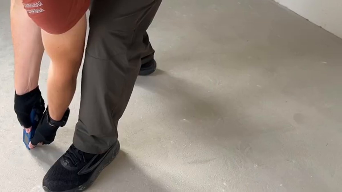 Стяжка: Наплывы и перепады стяжки до 1 см от рывков затирочной машины
