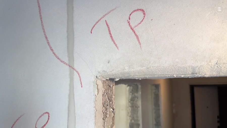 Санузел: Трещина над дверным проёмом в санузле