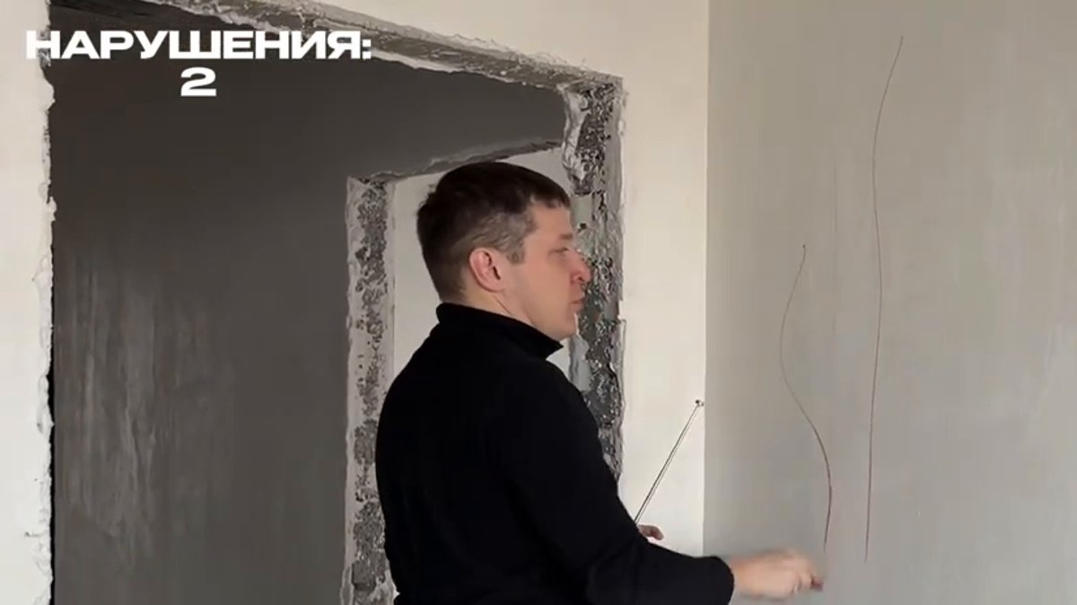 Стены: Отслоение штукатурного состава на стене от потолка до низа