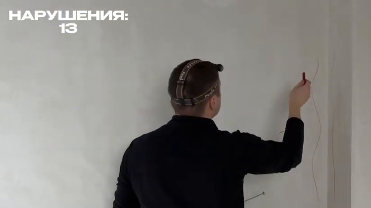 Стены: Трещина над оконным блоком и отслоение отделочного слоя