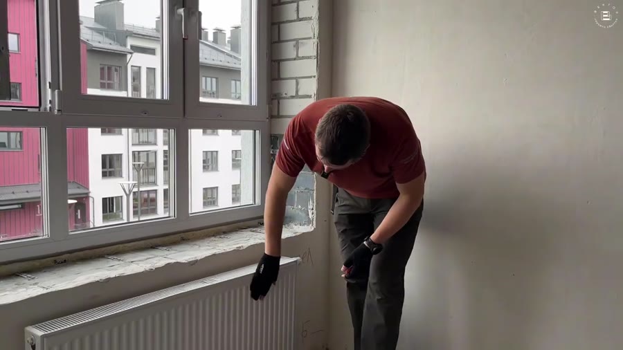 Отопление: Царапины лакокрасочного покрытия на первом радиаторе